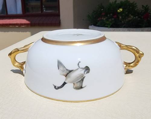 CACKLING GEESE NO 1 DECORATED (1940-1980) ARTIBUS PORTUGAL STEW BOWL WITH SPIL TRAY