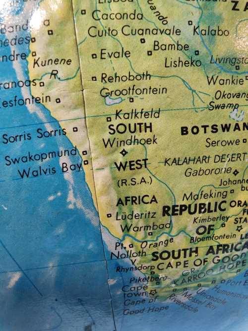 GEORGE PHILIP & SON GLOBE FROM 1972  STILL SHOWING USSR AND RHODESIA - LARGE 30CM DIAMETER