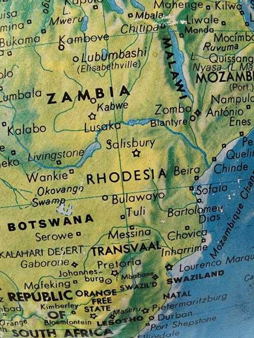 GEORGE PHILIP & SON GLOBE FROM 1972  STILL SHOWING USSR AND RHODESIA - LARGE 30CM DIAMETER