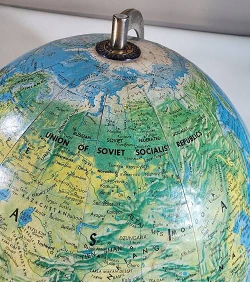 GEORGE PHILIP & SON GLOBE FROM 1972  STILL SHOWING USSR AND RHODESIA - LARGE 30CM DIAMETER