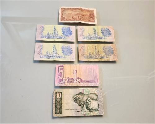 SEVEN OLD SA BANK NOTES FROM THE 2ND (1966-1977) AND 3RD (1978-1991) ISSUES - JAN VAN RIEBEECK