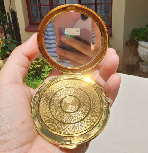 VINTAGE 1950S ENGLISH MADE ROSE COMPACT MIRROR AND POWDER CASE