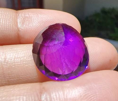 COLOR SHIFTING LARGE 21.65CT AMETHYST GEMSTONE WITH BEAUTIFUL OVAL CUT