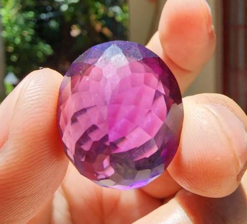 COLOR SHIFTING LARGE 21.65CT AMETHYST GEMSTONE WITH BEAUTIFUL OVAL CUT