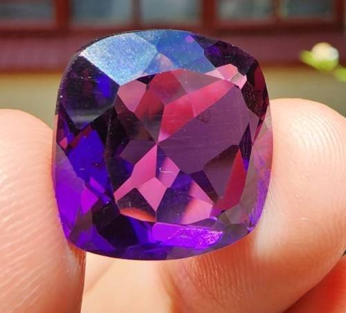 DEEP PURPLE LARGE 17.0CT NATURAL AMETHYST GEMSTONE WITH BEAUTIFUL CUSHION CUT