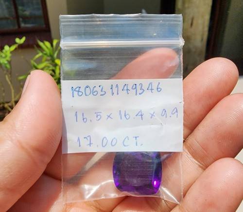 DEEP PURPLE LARGE 17.0CT NATURAL AMETHYST GEMSTONE WITH BEAUTIFUL CUSHION CUT