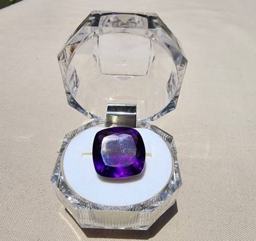 DEEP PURPLE LARGE 17.0CT NATURAL AMETHYST GEMSTONE WITH BEAUTIFUL CUSHION CUT