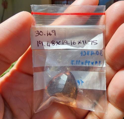 GORGEOUS LARGE 30,45CT BROWNISH ORANGE IMPERIAL TOPAZ GEMSTONE WITH BEAUTIFUL TRILLION CUT  SUPPLIE