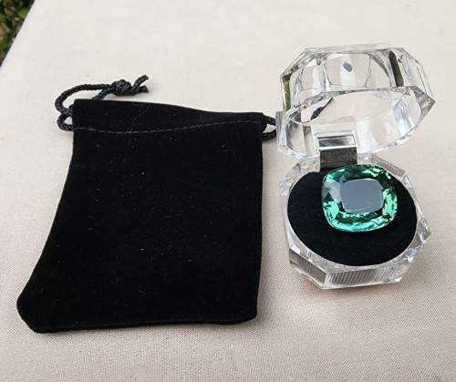 HOW STRANGE? A VERY LARGE 26,80CT GREEN AMETHYST GEMSTONE WITH BEAUTIFUL CUSHION CUT