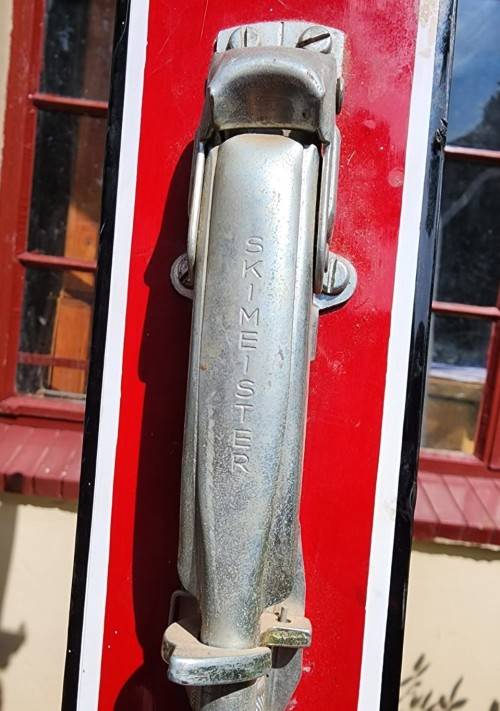 EYECATCHING FISCHER AUSTRIAN 1970S WOODEN SKIS 1,8M LONG WITH TYROLIA SKIMEISTER BINDINGS