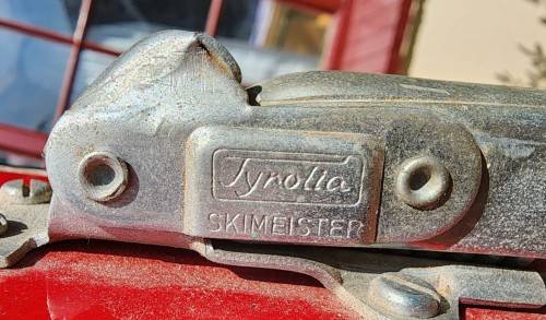 EYECATCHING FISCHER AUSTRIAN 1970S WOODEN SKIS 1,8M LONG WITH TYROLIA SKIMEISTER BINDINGS