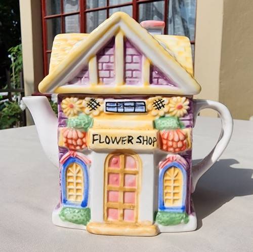 BEAUTIFUL FLOWER SHOP CERAMIC TEAPOT - HANDPAINTED