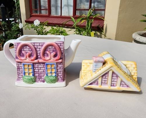 BEAUTIFUL FLOWER SHOP CERAMIC TEAPOT - HANDPAINTED