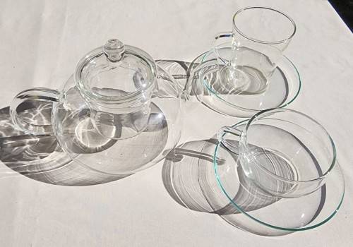 A PURE VISUAL DELIGHT WITH THIS GLASS TEASET