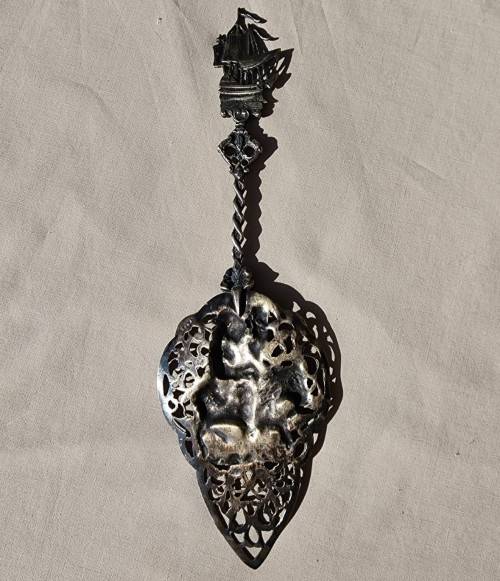 ANTIQUE DUTCH EPNS SCENIC REPOUSSE CAKE LIFTER WITH SALING SHIP FINIAL HANDLE