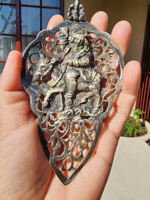 ANTIQUE DUTCH EPNS SCENIC REPOUSSE CAKE LIFTER WITH SALING SHIP FINIAL HANDLE