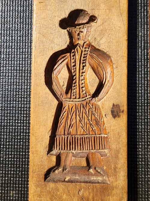 SPECIAL VINTAGE HAND CARVED 1-SIDED COOKIE MOLDS  GINGERBREAD MAN AND SOME ANIMALS  SET 2 OF 3