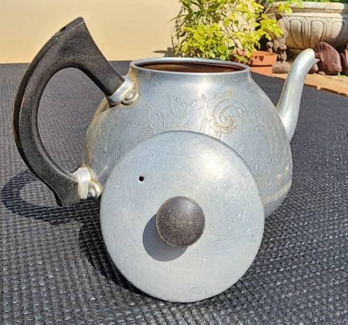 VINTAGE 1950S SWAN BRAND ENGLAND THE CARLTON (CHROME PLATED ALUMINIUM) 6 CUPS TEAPOT