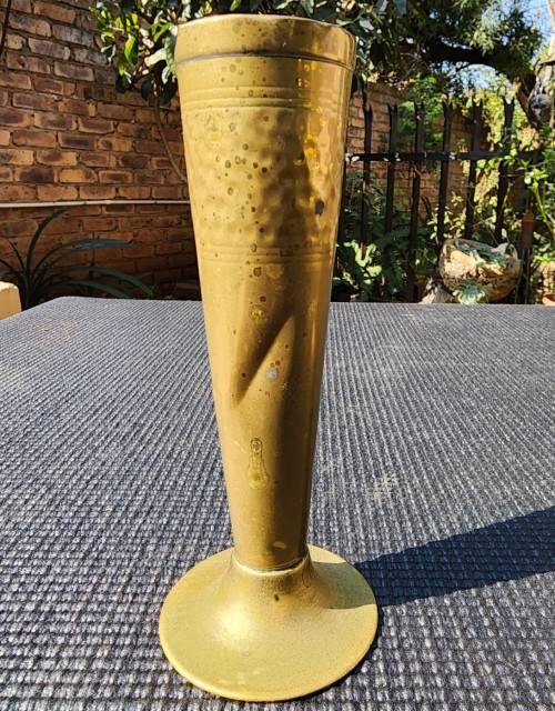 HAND HAMMERED BRITISH MAKE BRASS BUD VASES 15CM HIGH