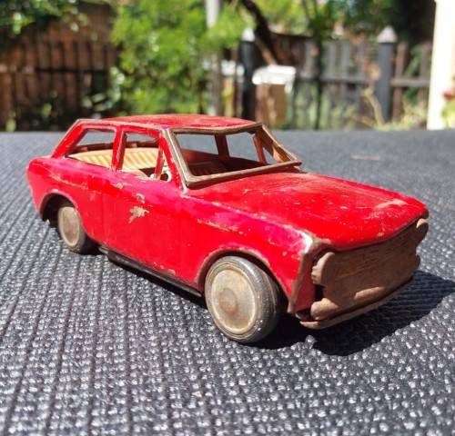 RARE VINTAGE 1950S ASAHI JAPANESE MANUFACTURED RED MAZDA TIN CAR 18,5CM LONG