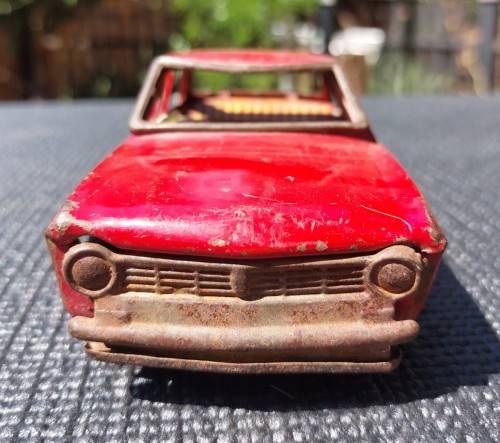 RARE VINTAGE 1950S ASAHI JAPANESE MANUFACTURED RED MAZDA TIN CAR 18,5CM LONG
