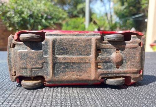 RARE VINTAGE 1950S ASAHI JAPANESE MANUFACTURED RED MAZDA TIN CAR 18,5CM LONG