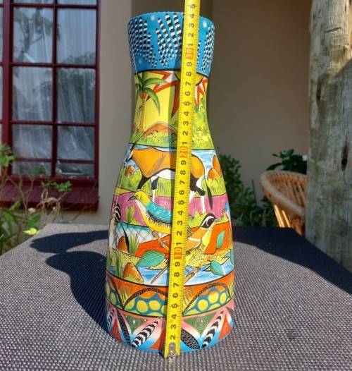 A STUNNING HANDPAINTED LARGE 37CM HIGH CARAFE OR VASE BY ZIM ARTIST MASTER NDATYAMA