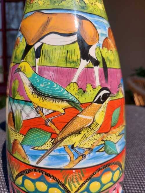 A STUNNING HANDPAINTED LARGE 37CM HIGH CARAFE OR VASE BY ZIM ARTIST MASTER NDATYAMA