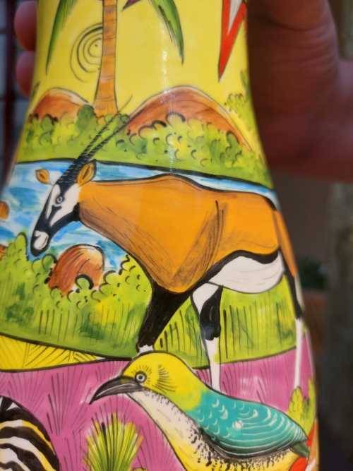 A STUNNING HANDPAINTED LARGE 37CM HIGH CARAFE OR VASE BY ZIM ARTIST MASTER NDATYAMA