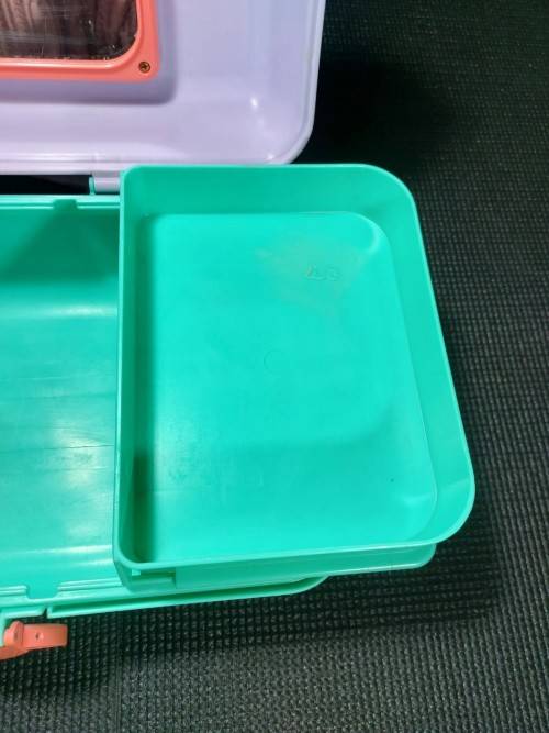 A VINTAGE 1990 REDBOX CABOODLES MAKE UP CARRY CASE IN LIGHT PURPLE AND TEAL WITH HEART LOCK AND MIRR