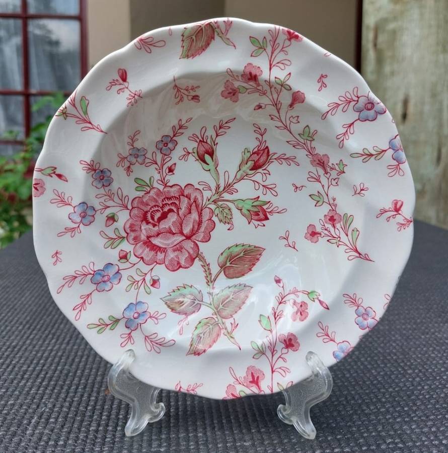 ROSE CHINTZ HAND PAINTED 1950S JOHNSON BROTHERS ENGLAND SET OF RIMMED FRUIT BOWLS AND DESERT PLATES