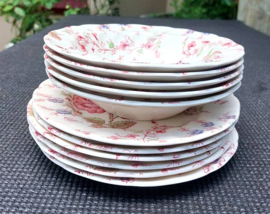 ROSE CHINTZ HAND PAINTED 1950S JOHNSON BROTHERS ENGLAND SET OF RIMMED FRUIT BOWLS AND DESERT PLATES