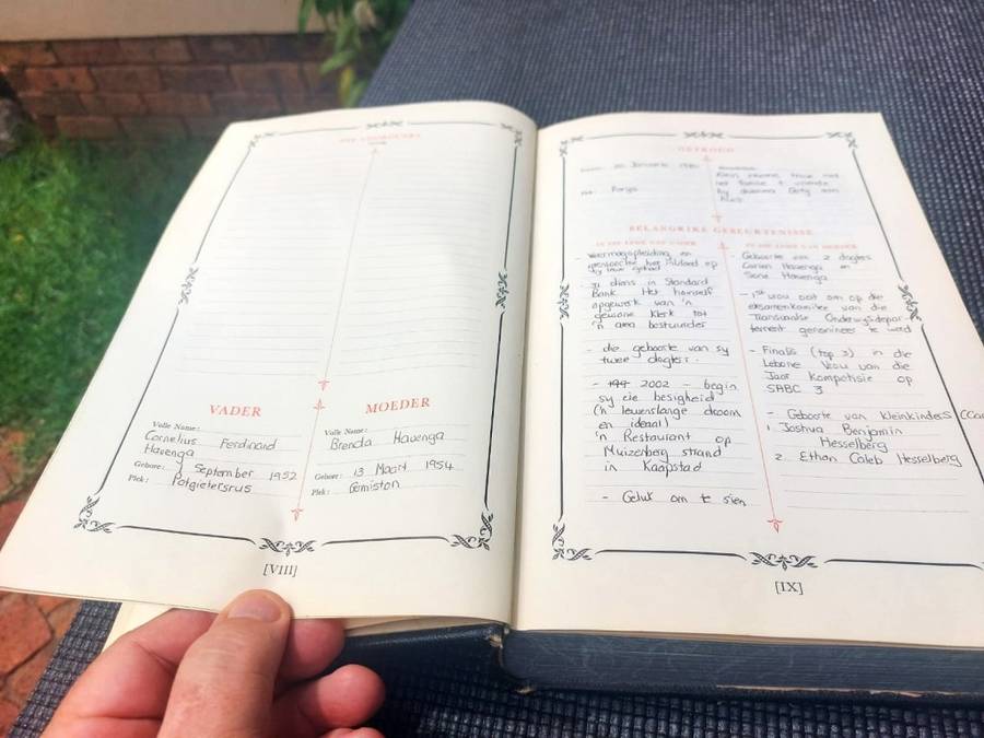 GOOD HARD COVER 1953 AFRIKAANSE FAMILIEBYBEL PRINTED BY JH DE BUSSY HOLLAND