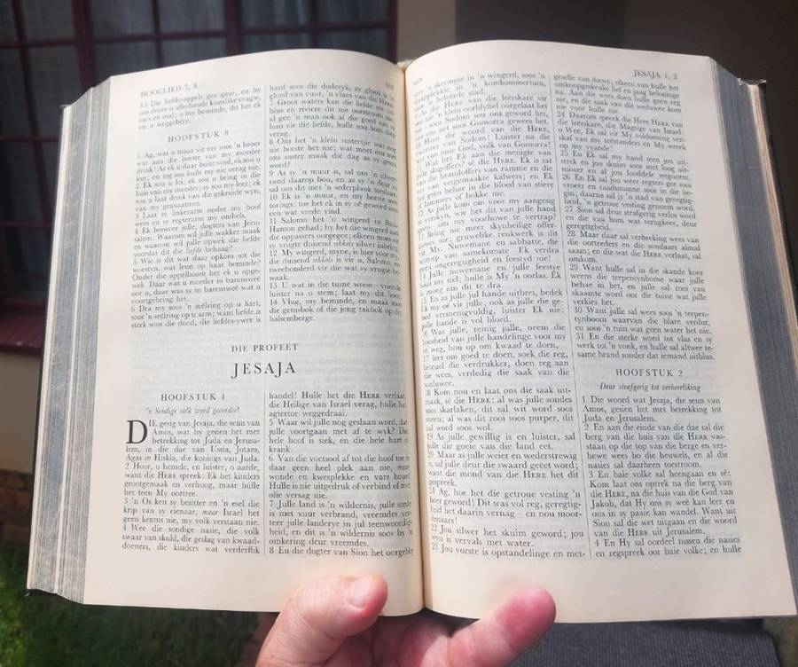 GOOD HARD COVER 1953 AFRIKAANSE FAMILIEBYBEL PRINTED BY JH DE BUSSY HOLLAND