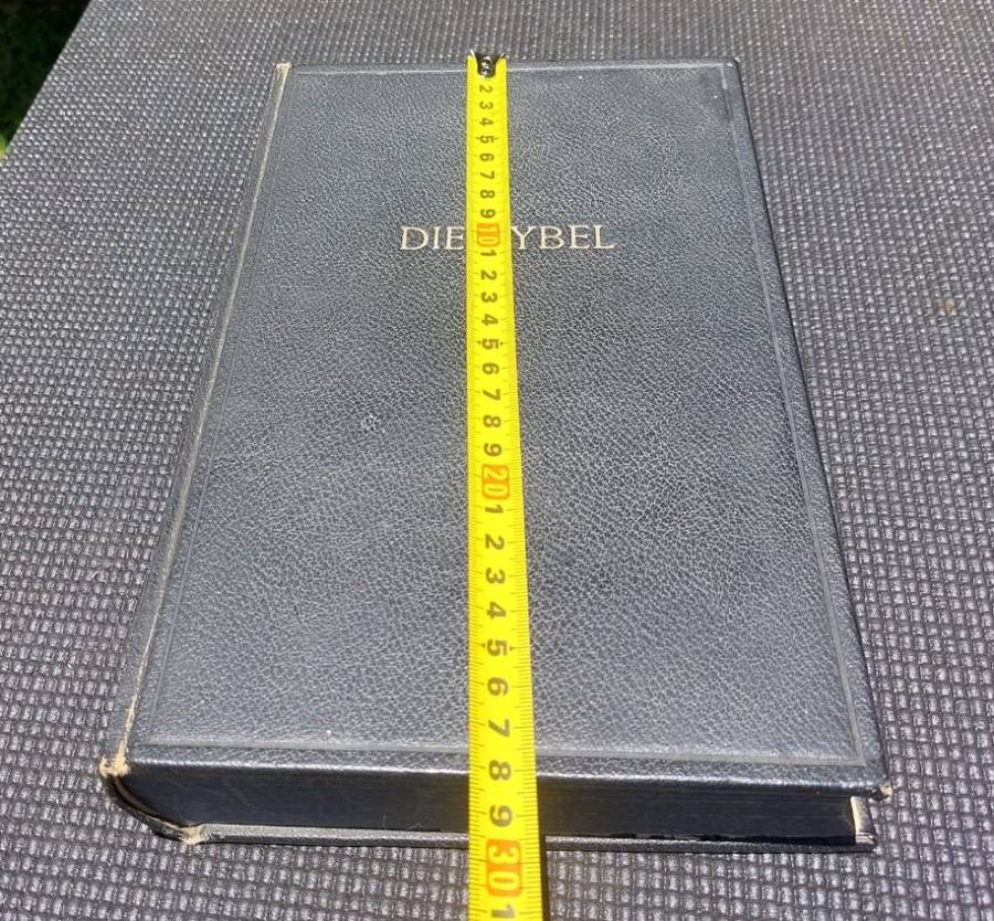 GOOD HARD COVER 1953 AFRIKAANSE FAMILIEBYBEL PRINTED BY JH DE BUSSY HOLLAND