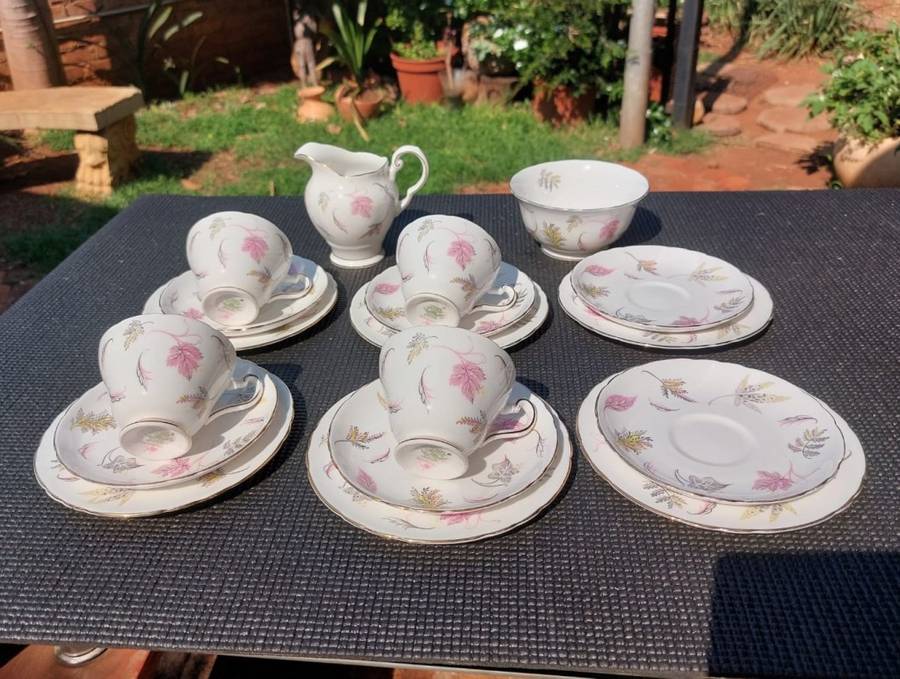 VINTAGE 1950S TUSCAN FINE ENGLISH BONE CHINA WINDSWEPT PATTERN 18 PIECE TEASET