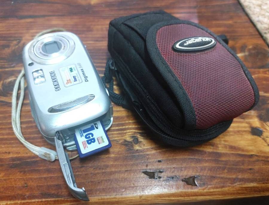SAMSUNG DIGIMAX A40 (4 MIL MEGAPIXEL) 1GB SD MEMORY CARD POUCH WORKING