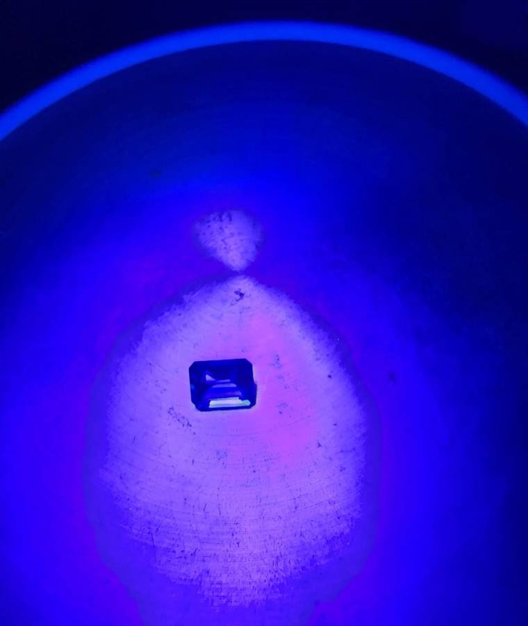 SWISS BLUE TOPAZ 1,90CT GEMSTONE IRRADIATED FOR 2 YEARS! PLEASE READ DESCRIPTION