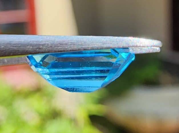 SWISS BLUE TOPAZ 1,90CT GEMSTONE IRRADIATED FOR 2 YEARS! PLEASE READ DESCRIPTION