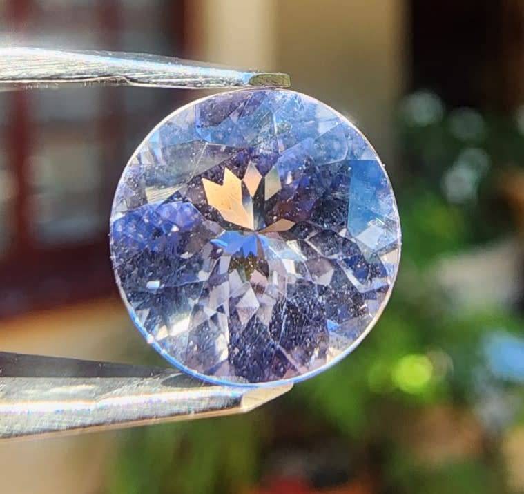 GISA CERTIFIED 2.00CT PALE BLUEISH VIOLET TANZANITE GEMSTONE  PLEASE READ FULL DESCRIPTION