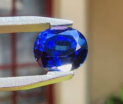 SHINING 2.0CT BLUE SAPPHIRE WITH LOVELY OVAL CUT FROM AFRICA  THERMAL TESTED VERY HIGH!