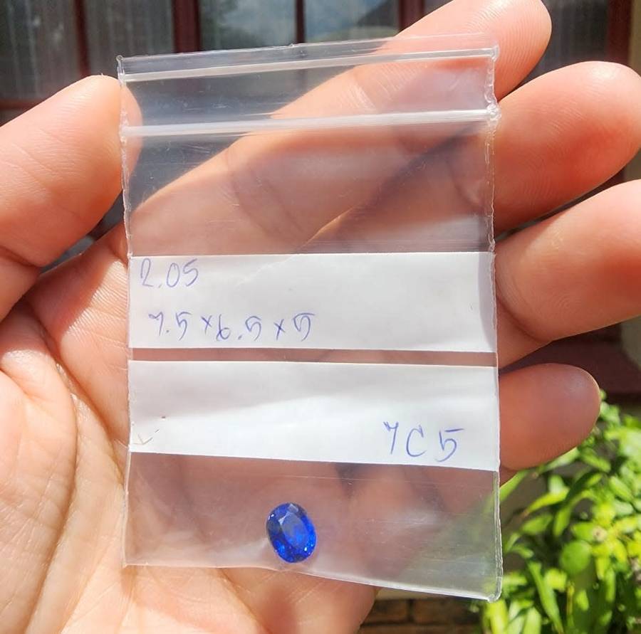 SHINING 2.0CT BLUE SAPPHIRE WITH LOVELY OVAL CUT FROM AFRICA  THERMAL TESTED VERY HIGH!