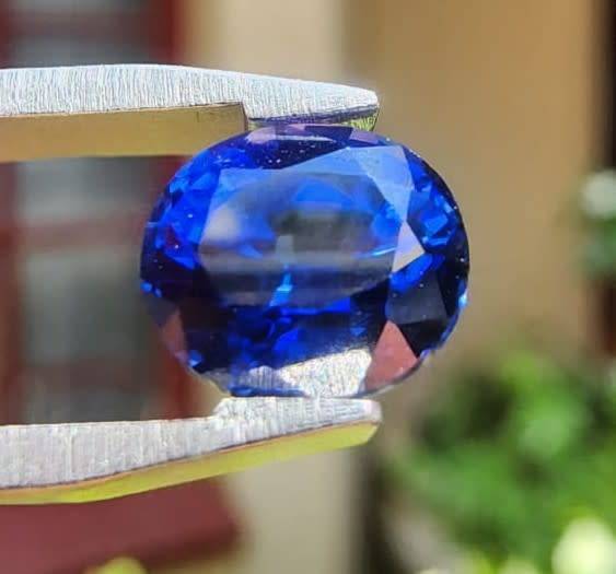 SHINING 2.0CT BLUE SAPPHIRE WITH LOVELY OVAL CUT FROM AFRICA  THERMAL TESTED VERY HIGH!