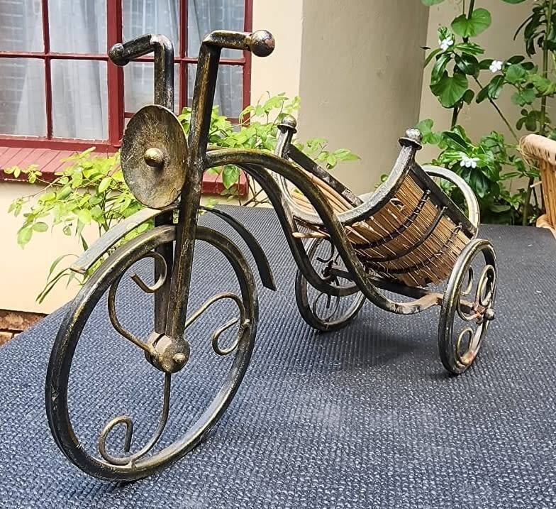 HAND CRAFTED METAL TRICYCLE RICKSHAW CART WINE HOLDER