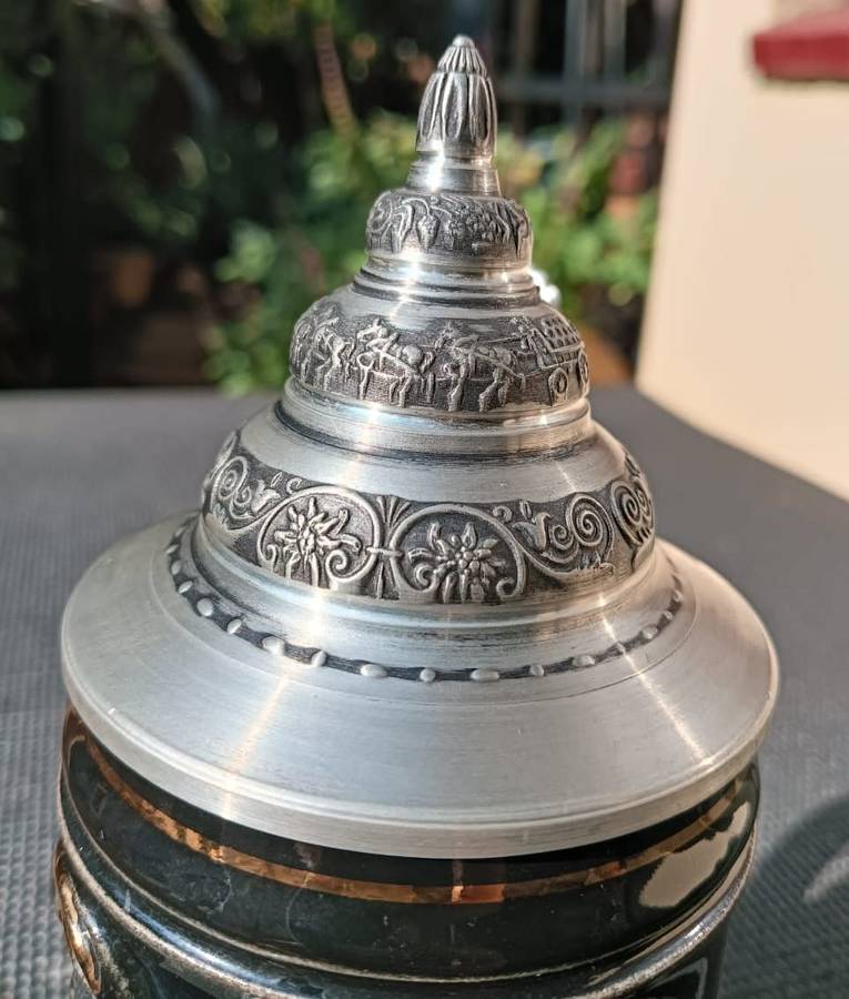 King Germany Limited Edition Black Deutchland 0.5L Beer Stein with Pewter Eagle Badge and 24K Gold A