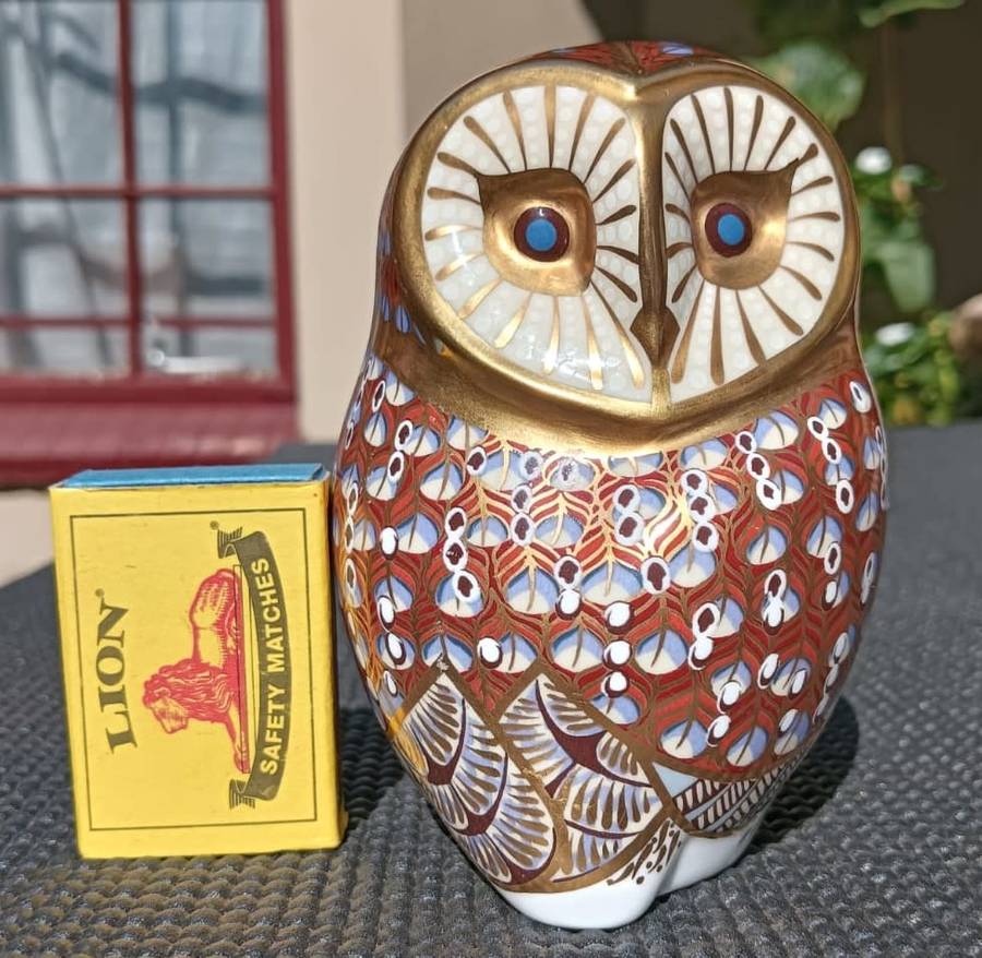 Royal Crown Derby Barn Owl 1996 Imari Paperweight  22K Gold Highlights  Silver Stopper