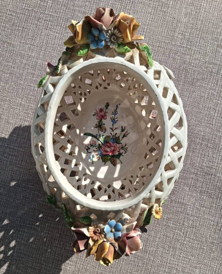 Eye Catching Capodimonte Style Vintage Flower Potpourri Pot