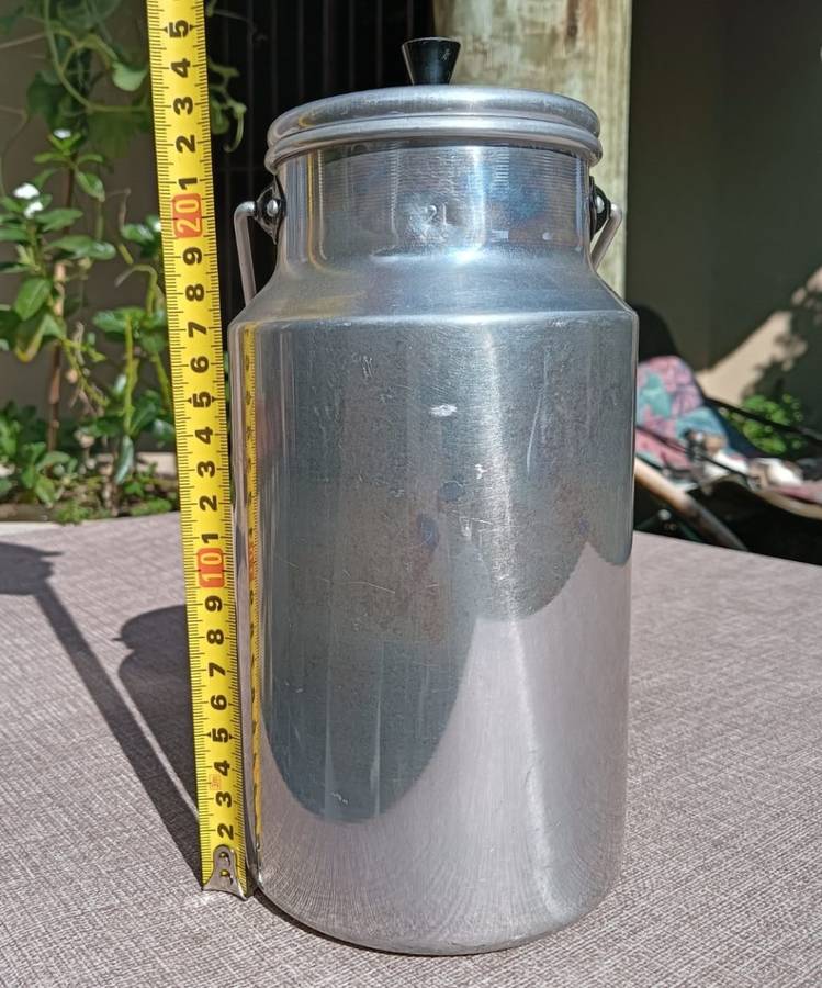 Vintage Aluminium 2L Milk Can with Lid and Handle  As New Never Used