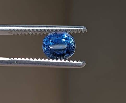 DAZZLING 1.85CT ROYAL BLUE SAPPHIRE WITH LOVELY OVAL CUT  THERMAL TESTED HIGH!