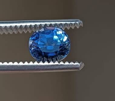DAZZLING 1.85CT ROYAL BLUE SAPPHIRE WITH LOVELY OVAL CUT  THERMAL TESTED HIGH!